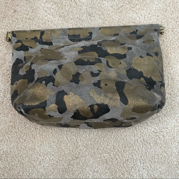 Leather make up bag with snap closure - Picture 2 of 7